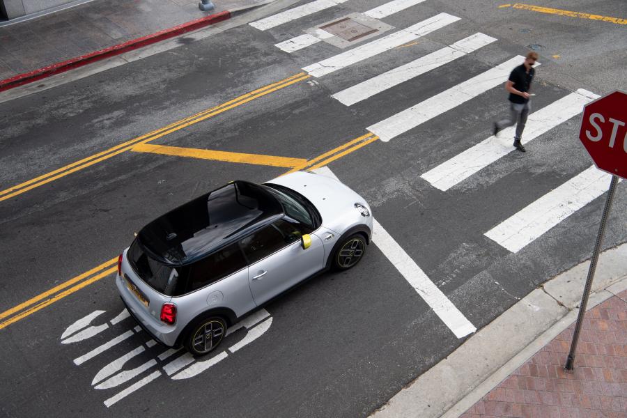  Mini Cooper SE (F56) 2019 года  (WW) (фото 61 из 132)